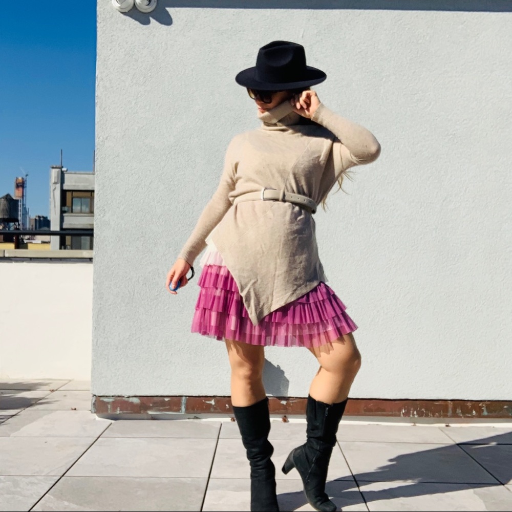 360Sweater Cashmere Hi-Lo Turtle Neck Tan Sweater - Picture 4 of 11